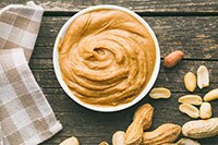 肉にもサラダにも使える！ピーナッツバターを使った料理レシピ