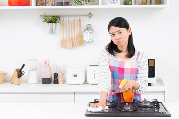 放置してしまったガスコンロ汚れを落とす方法とは？