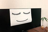 【貼るだけ】テレビを見たがる子どもを寝かしつける簡単な方法は？