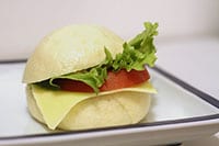 【やってみた】コンビニの肉まんをハンバーガーにする方法