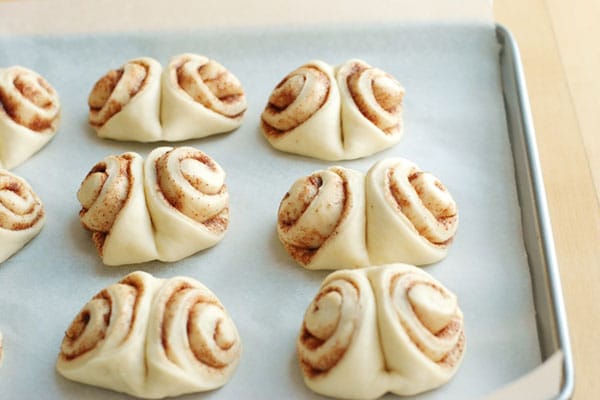 実は万能シートだった!お菓子以外にも使えるクッキングシート活用術