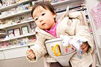 【ママの気持ち】スーパーの通路の真ん中をベビーカーで通る理由