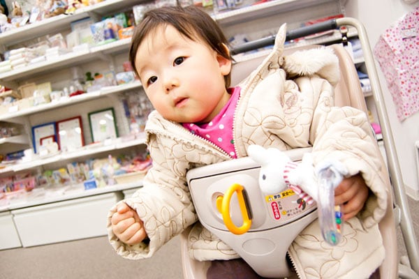 【ママの気持ち】スーパーの通路の真ん中をベビーカーで通る理由