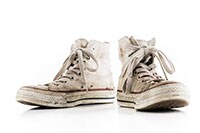 【日用品でOK】汚れたスニーカーをキレイにする方法は？