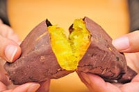 そのまま食べるのはもったいない!?焼き芋にちょい足しするものは?