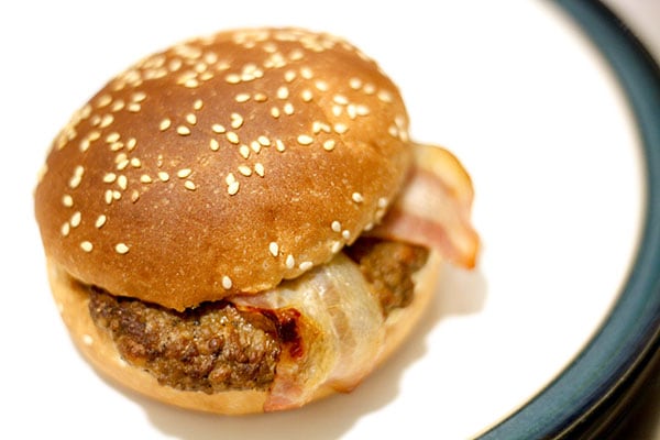 セブンのグルメバーガーはレンチンよりもオーブン焼きにすべし!?