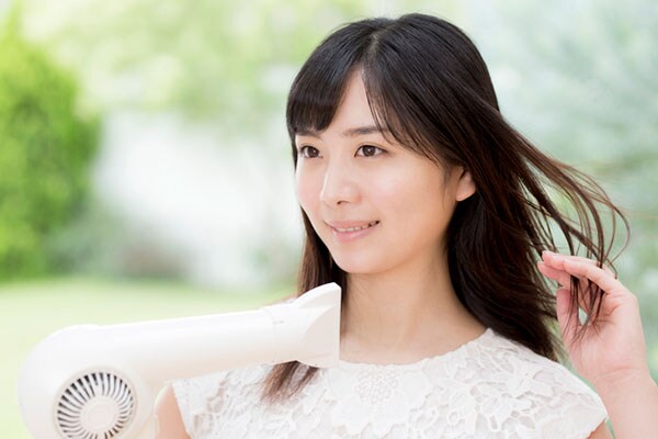 髪を乾かすだけじゃない!料理にも使えるドライヤー活用術