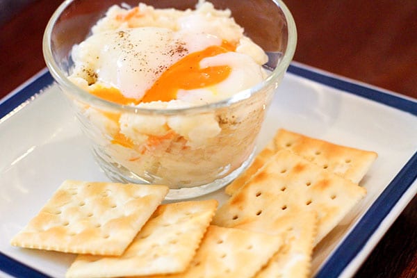 セブンの温泉たまごとポテサラでエッグスラットを作ると簡単ウマイ！