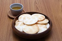 【知っトク】湿気ったせんべいの復活方法とは？