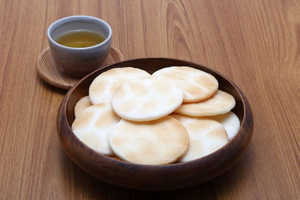 【知っトク】湿気ったせんべいの復活方法とは？