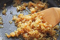 覚えておきたい時短テク！おいしい飴色たまねぎの作り方