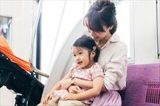 電車のベビーカー問題、鉄道会社はどう考えている？