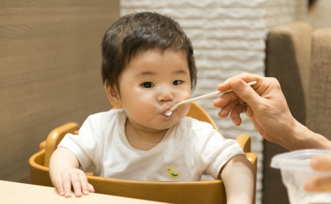 お肉もパクパク食べる子に！離乳食好き嫌い克服法