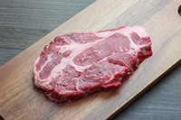 キッチンにあるアレを使う！安いお肉をやわらかくするには？