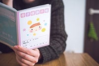 便利なのに持ち歩きやすい！イマドキの母子健康手帳とは？