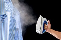 伸びたセーターやスーツの防臭に！スチームアイロンの活用術