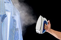 伸びたセーターやスーツの防臭に！スチームアイロンの活用術