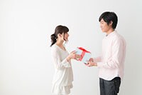 夫からプレゼントされて嬉しいものランキング！1位は0円で用意可能