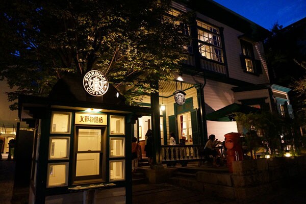 【初心者必見】今さら聞けない!スタバのコンディメントバーの使い方