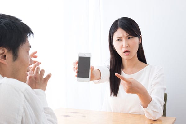 【スマホや財布のなか…】夫婦だったらなんでもオープンにする?