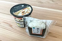 【コンビニ飯】カップのクラムチャウダー×おにぎりでリゾット風に！
