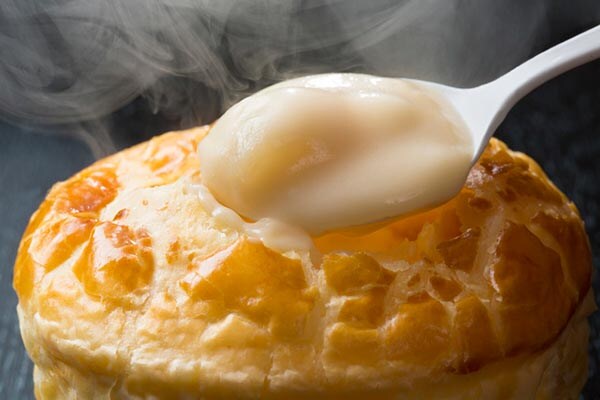 “アレ”かぶせるだけ！いつものシチューやカレーがちょっと豪華に大変身