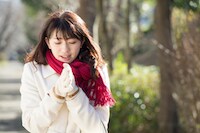 【冬のニオイ対策】セーターやコートが悪臭の原因に？