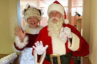 小児病棟にサンタクロースがやってきた!チクチク会のある1日に密着