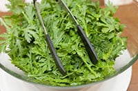 鍋以外にも使える！いまが旬の春菊を使ったおいしいレシピ3選