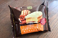 キャラメル好き必見！ローソンのダックワーズサンドがふわウマイ！