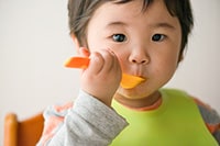 【2歳児】フォークを使ってくれない…対処法は？