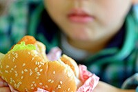 【ハンバーガー、ポテト…】1歳児にファストフードはあり？　なし？