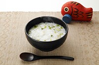【フルーツや洋風も】寒い朝に食べたい！ほっこりお粥レシピ