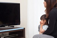 1歳児とテレビの境界線…どう距離をとればいい?