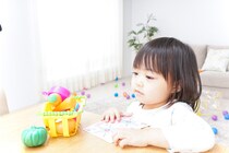 子がおもちゃを散らかすのは、自立心を養う大切なステップってホント？