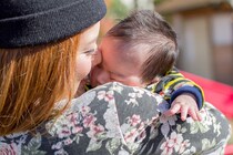 ママの化粧品が子どもの肌につくのは危ない？