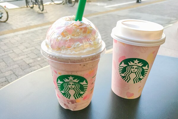 今日から発売！スタバの新作は桜香るドリンクが充実している！