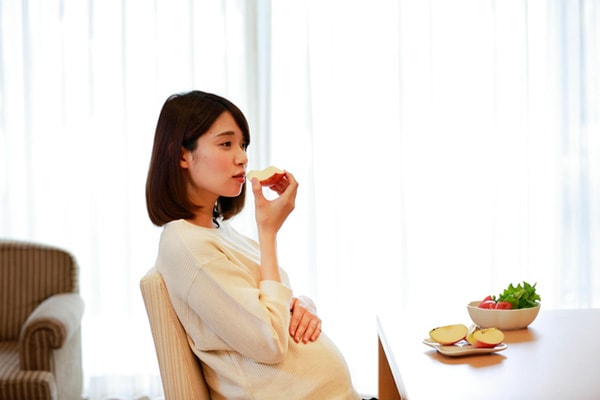 【妊娠中の安定期】空腹感を満たすために何を食べる?