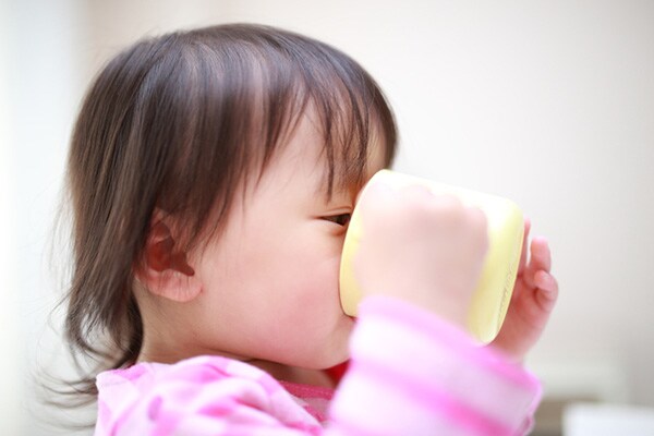 いつから始める?赤ちゃんのコップ練習の方法は?