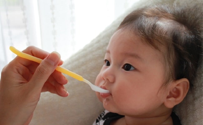 赤ちゃんが食べてくれない！離乳食初期にママができる3つのこと