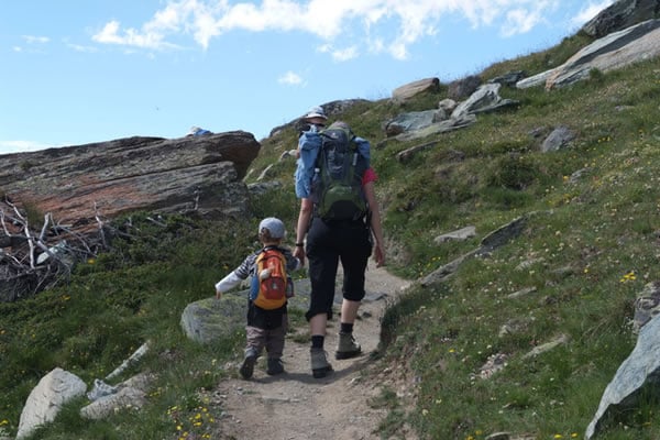 家族で登山を楽しむ。事前の準備が何より大事！