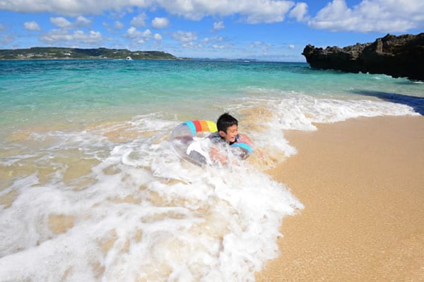 各地で海開き。水難事故から子どもを守れ！