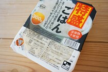 【素朴な疑問】パックのごはんはどうして長期保存がきくの？