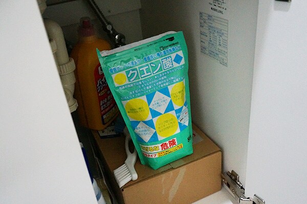 パッケージが派手な粉末収納は無印良品のバスソルト容器でスッキリ!