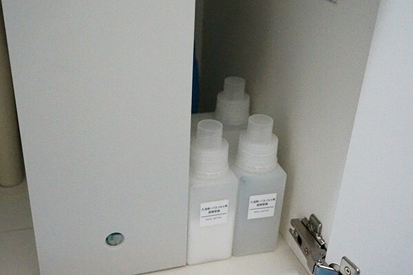 パッケージが派手な粉末収納は無印良品のバスソルト容器でスッキリ!