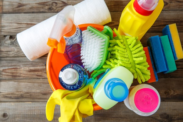 【液性に注意!】フローリングのお掃除に使っちゃダメ!な洗剤