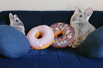 【部屋カワ♡】ニトリのクッションがごほうび級のモチモチ感！