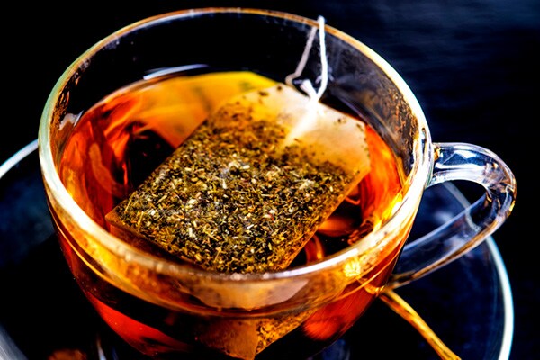 目のむくみ解消にも！目からウロコの使用済紅茶ティーバッグ利用法5選