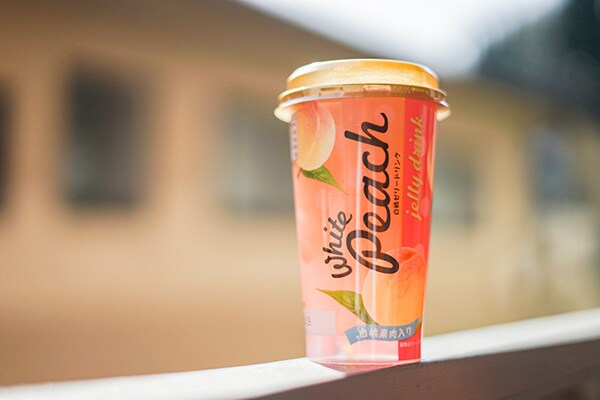 果肉入りで美味! カルディの白桃ゼリードリンクはリピ確かも