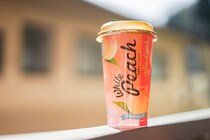 果肉入りで美味！ カルディの白桃ゼリードリンクはリピ確かも